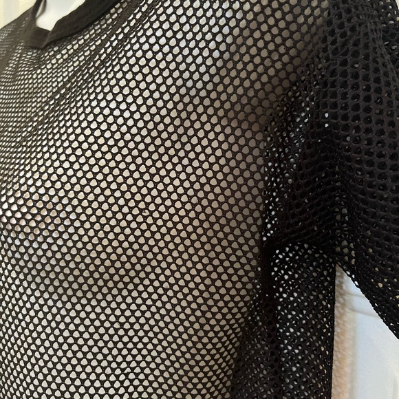 Bershka Y2K Womens black Fishnet Cropped Tee Shirt Size Small
Unfinished seam - Picture 3 of 6